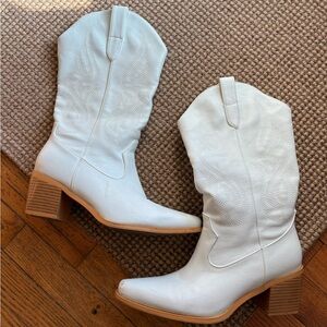 Elegant White Leather Cowboy Heeled Boots‎